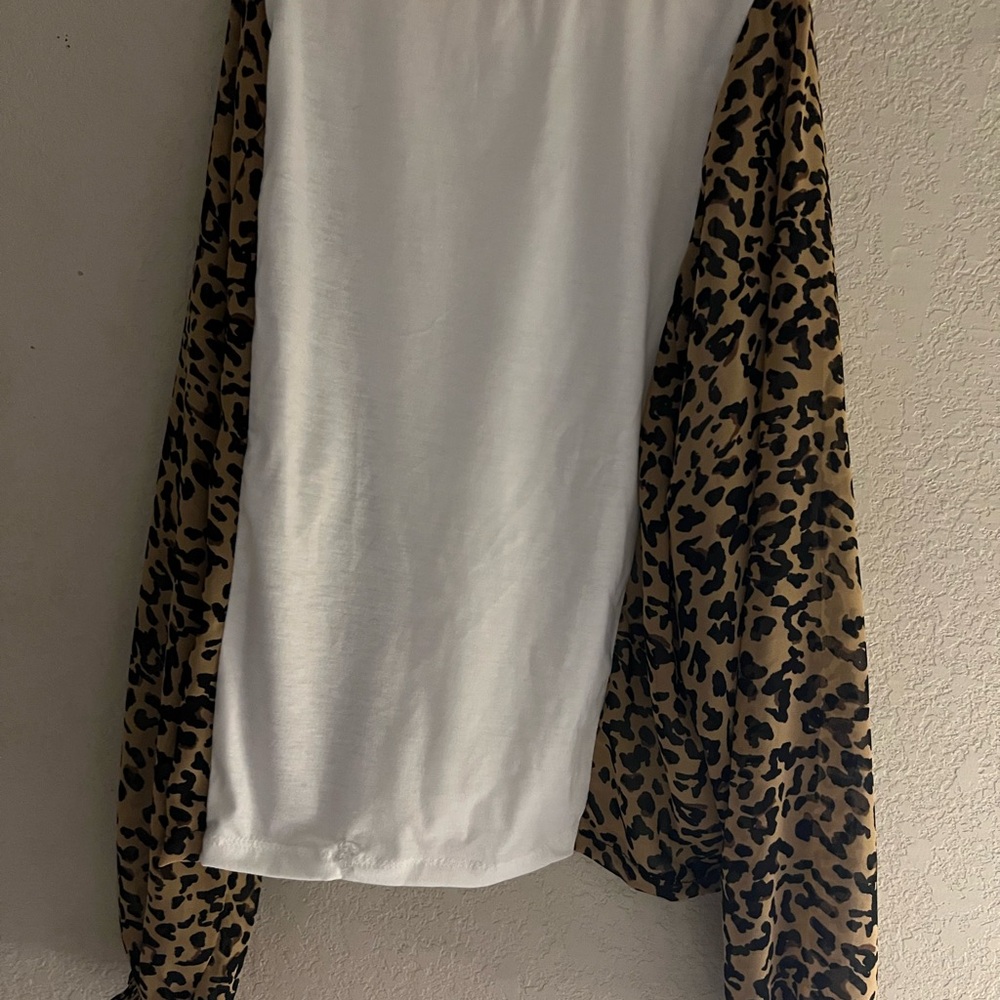 LAURYN HILL UPCYCLED TEE CHEETAH PRINT LONG SLEEVES WHITE BLACK NWT - Picture 2 of 6